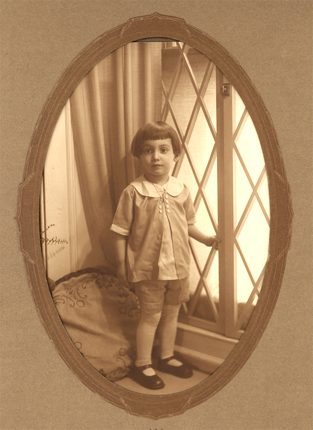 Riopelle as a child, around 1926. © Centre de documentation et archives Riopelle.
