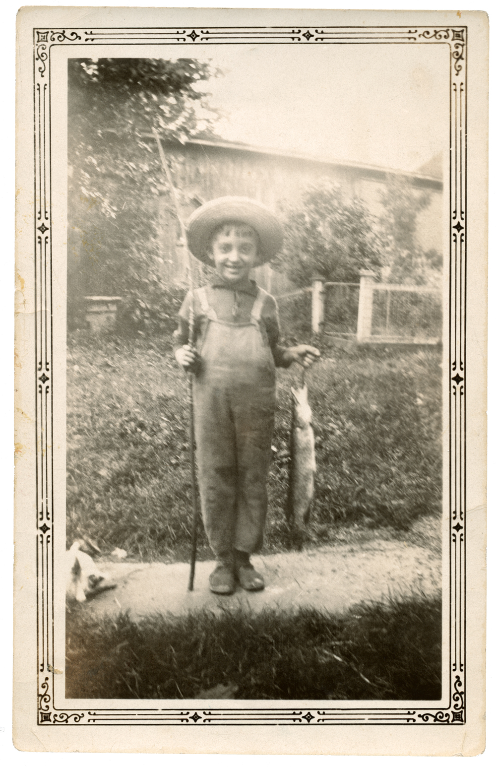 Riopelle returning from fishing, around 1928. © Centre de documentation et archives Riopelle.