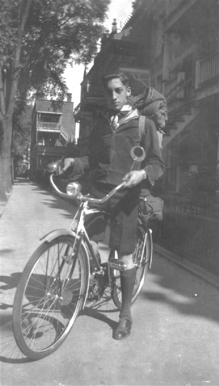 Riopelle, around 1940. © Centre de documentation et archives Riopelle.
