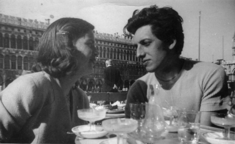 Françoise and Jean Paul Riopelle in Venice, 1947. © Centre de documentation et archives Riopelle.
