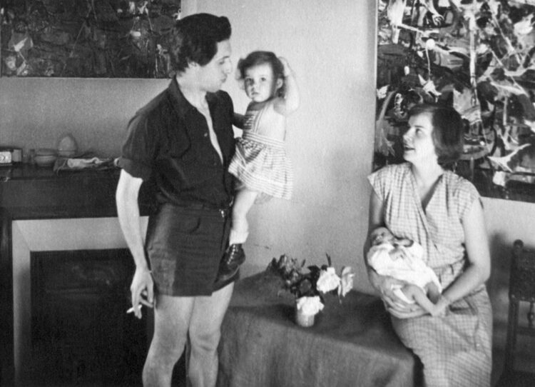 Françoise and Jean Paul Riopelle and their daughters, Yseult and Sylvie, 1949. © Centre de documentation et archives Riopelle.
