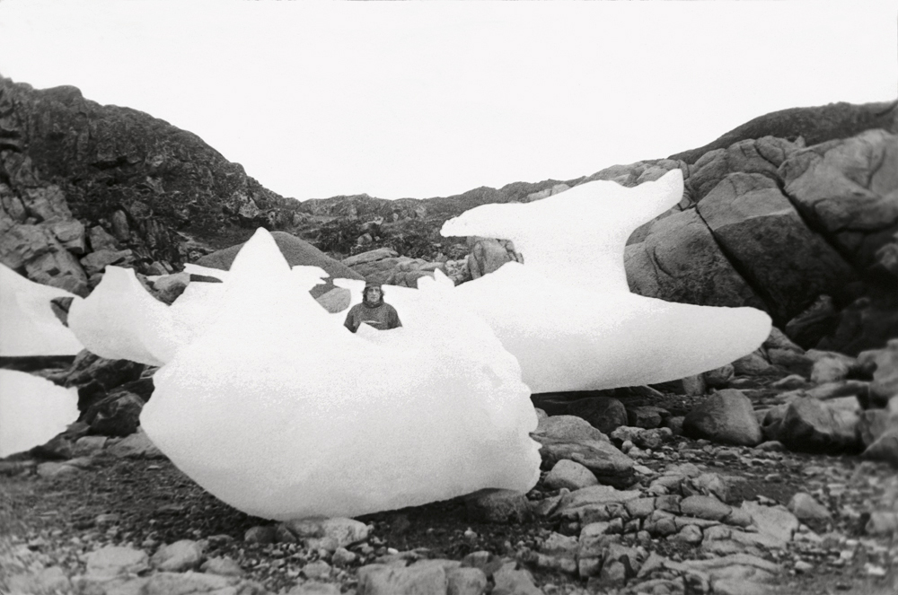 Riopelle, Arctique, juillet 1977, photo de Claude Duthuit. © Centre de documentation et archives Riopelle.
